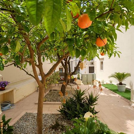 Home With Courtyard In Beating Heart Of Old Town! Chania  Buitenkant foto