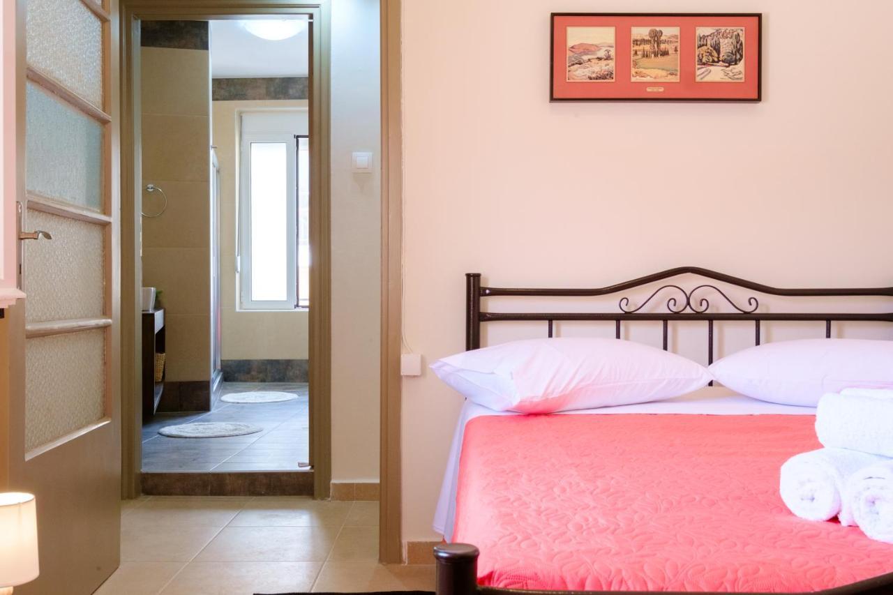 Home With Courtyard In Beating Heart Of Old Town! Chania  Buitenkant foto