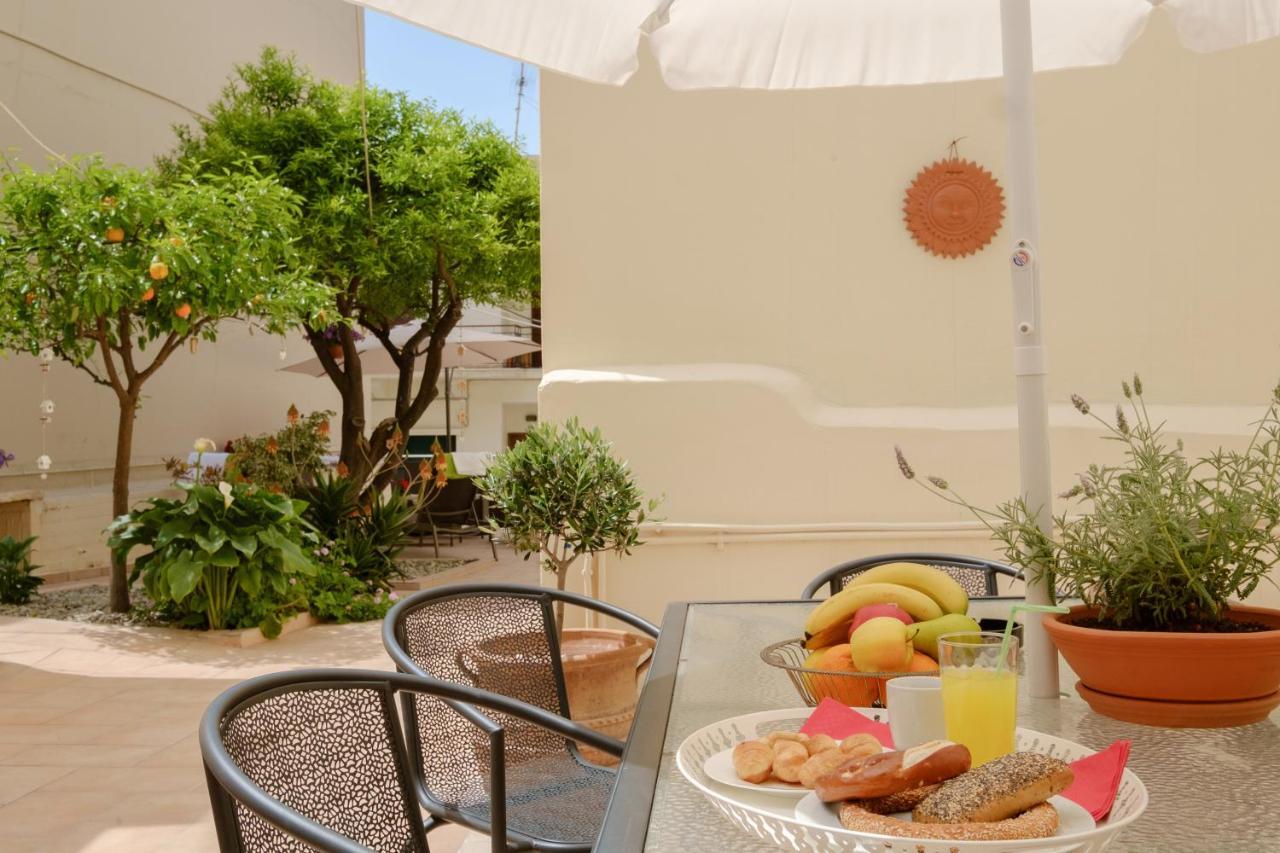 Home With Courtyard In Beating Heart Of Old Town! Chania  Buitenkant foto