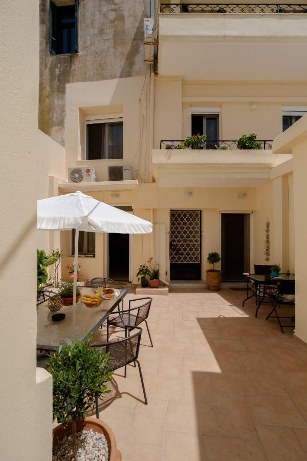 Home With Courtyard In Beating Heart Of Old Town! Chania  Buitenkant foto
