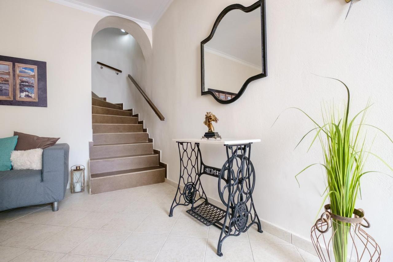Home With Courtyard In Beating Heart Of Old Town! Chania  Buitenkant foto