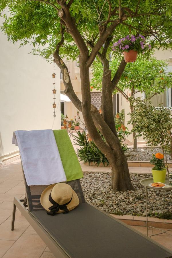 Home With Courtyard In Beating Heart Of Old Town! Chania  Buitenkant foto