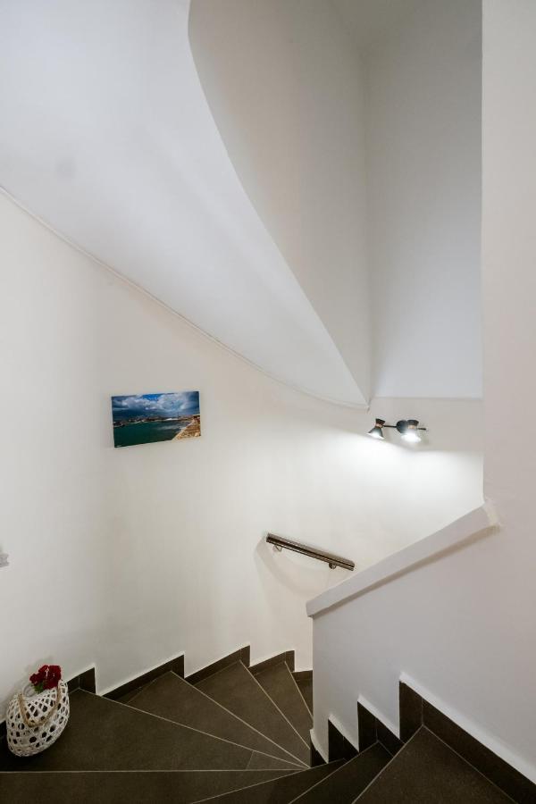 Home With Courtyard In Beating Heart Of Old Town! Chania  Buitenkant foto