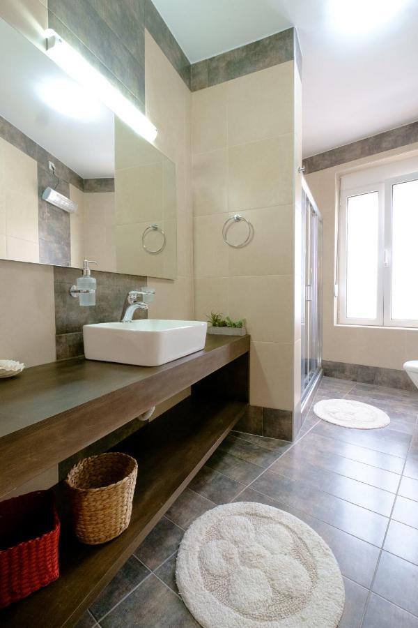 Home With Courtyard In Beating Heart Of Old Town! Chania  Buitenkant foto